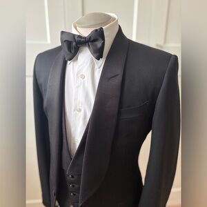 Tom Ford Elegant Black 3-piece Tuxedo